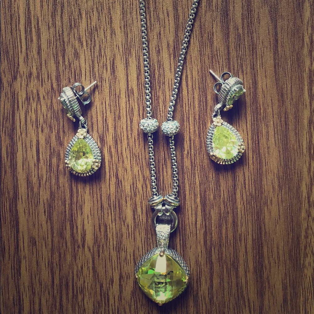 Earring and necklace set